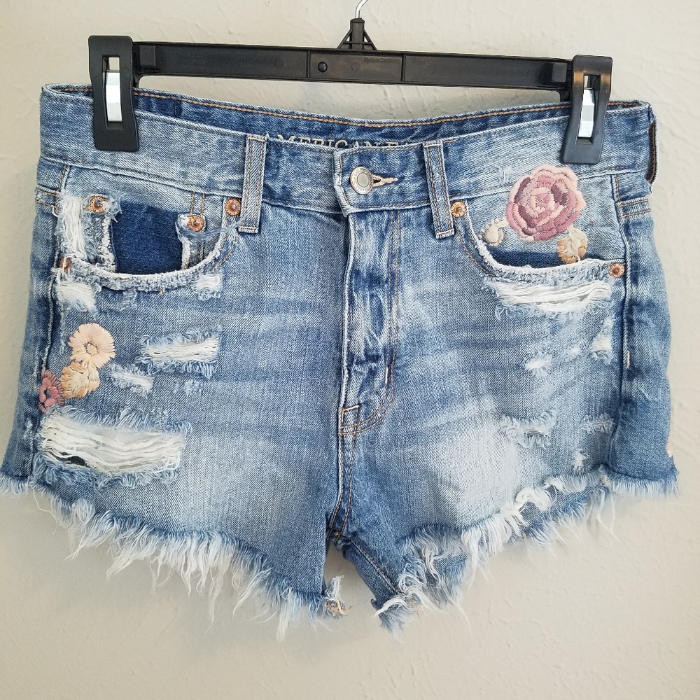 American Eagle embroidered high-waisted shorts